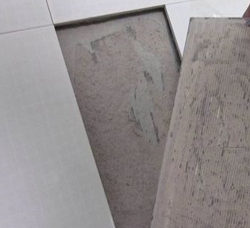 广西瓷砖空鼓维修公司分享瓷砖铺贴时如果打浆（即涂抹在瓷砖背面和基层上的砂浆或瓷砖胶）过少，会带来以下问题